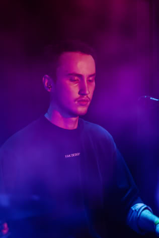 Lowmind Mika Picture on Stage