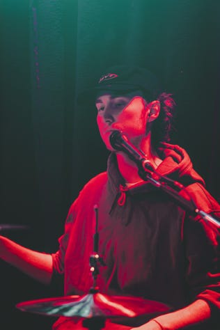 Lowmind Mika Picture on Stage